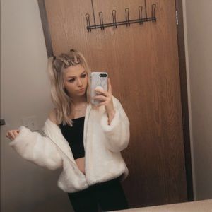 Meet your Posher, Brooke